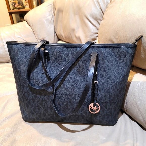 🖤 Michael Kors Jet Set Signature Tote Bag – Black MK Logo - EUC - Picture 1 of 10